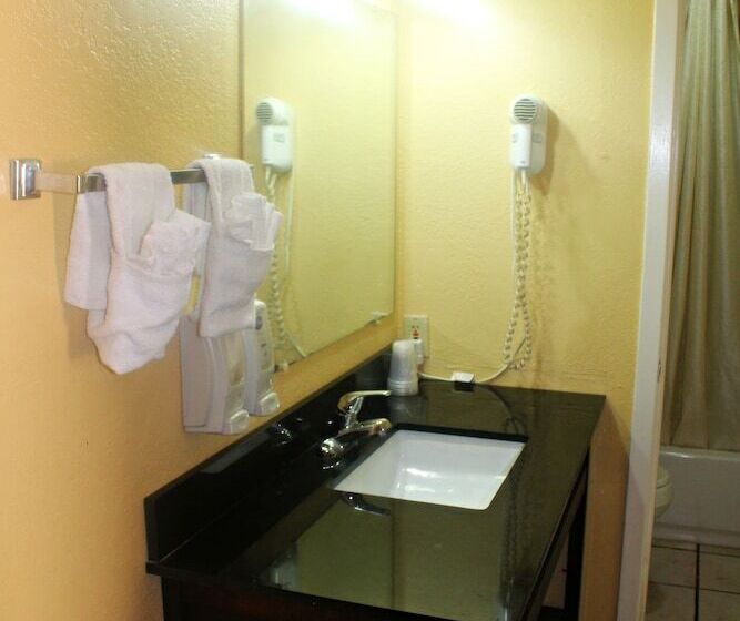 Отель Village Inn Cotulla