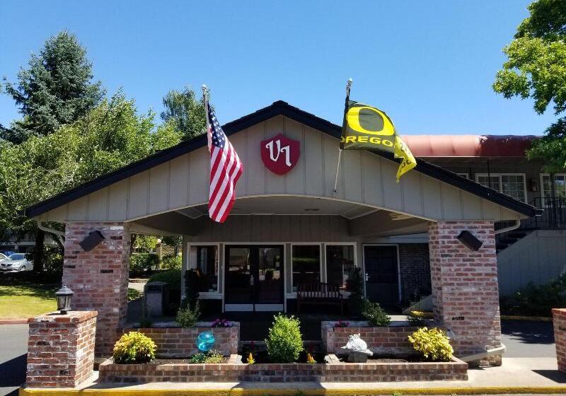 فندق Village Inn