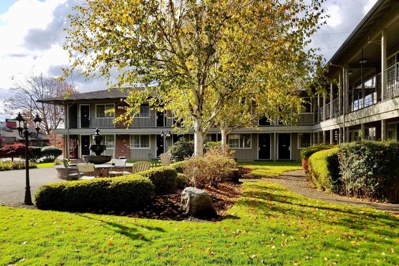 فندق Village Inn