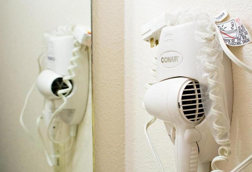 בית מלון כפרי Village Inn & Suites Marysville