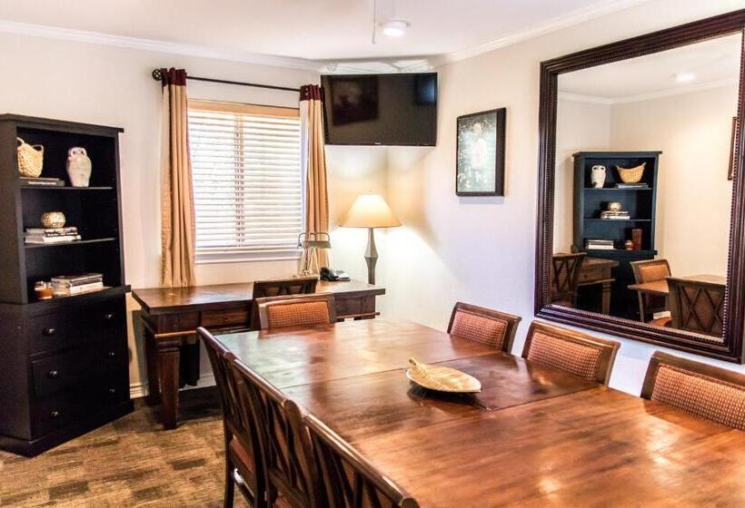 فندق Vineyard Court Designer Suites