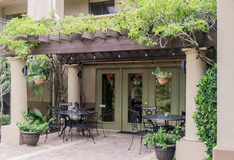 فندق Vineyard Court Designer Suites