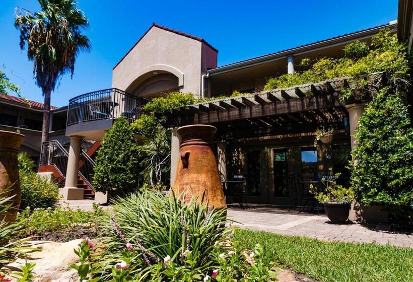 فندق Vineyard Court Designer Suites