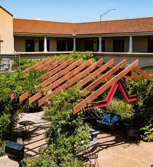 فندق Vineyard Court Designer Suites