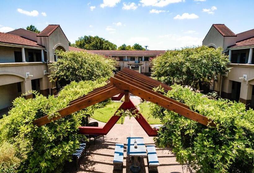 فندق Vineyard Court Designer Suites