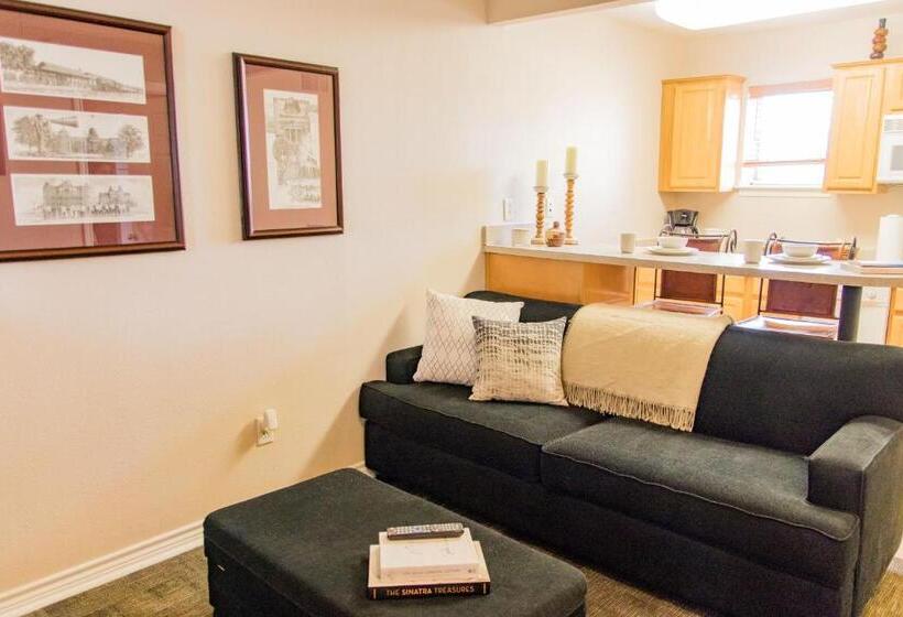 فندق Vineyard Court Designer Suites