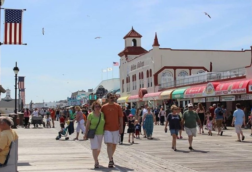 فندق Watson's Regency Suites