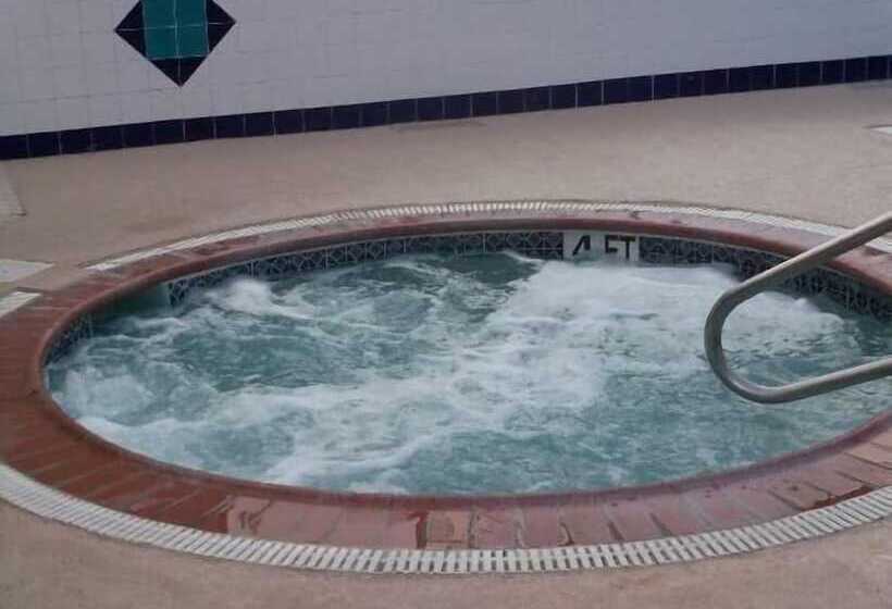 فندق Watson's Regency Suites