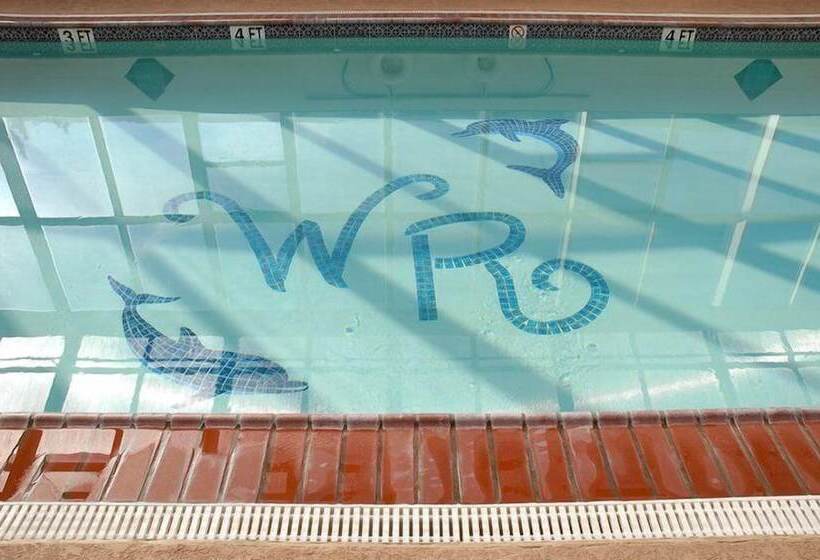 فندق Watson's Regency Suites