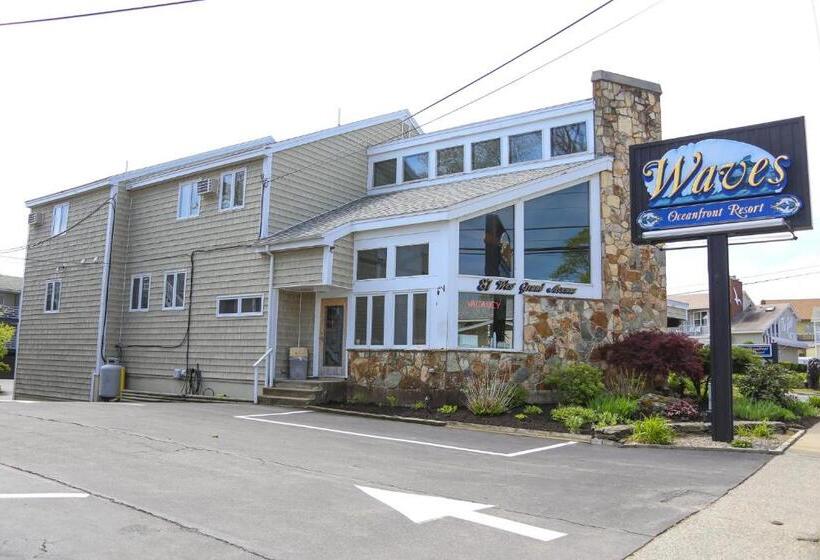 ホテル Waves Oceanfront Resort