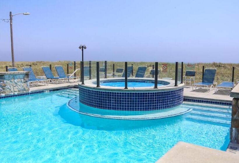 ホテル Waves Oceanfront Resort