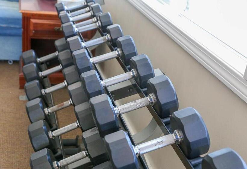 ホテル Waves Oceanfront Resort