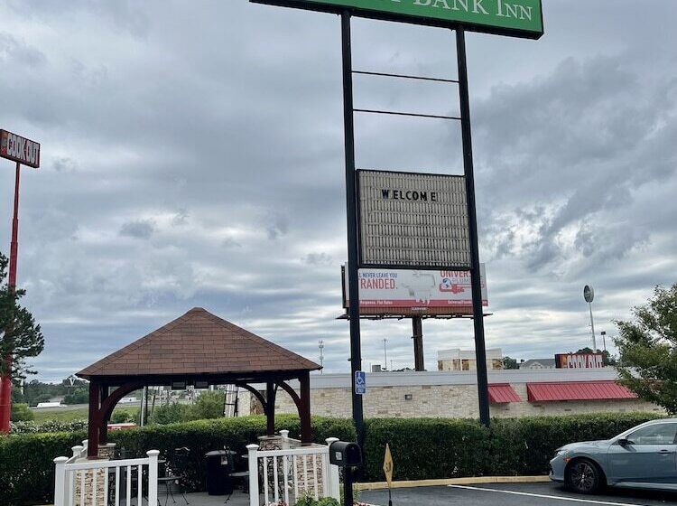 호텔 West Bank Inn