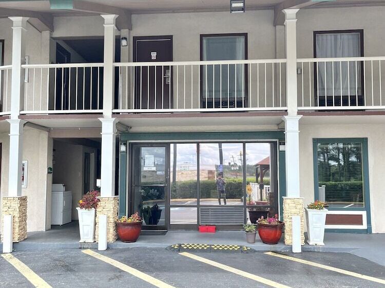 호텔 West Bank Inn