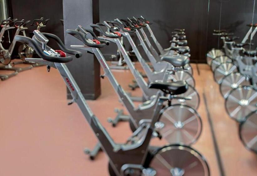 فندق Westford Regency Inn & Conference Center