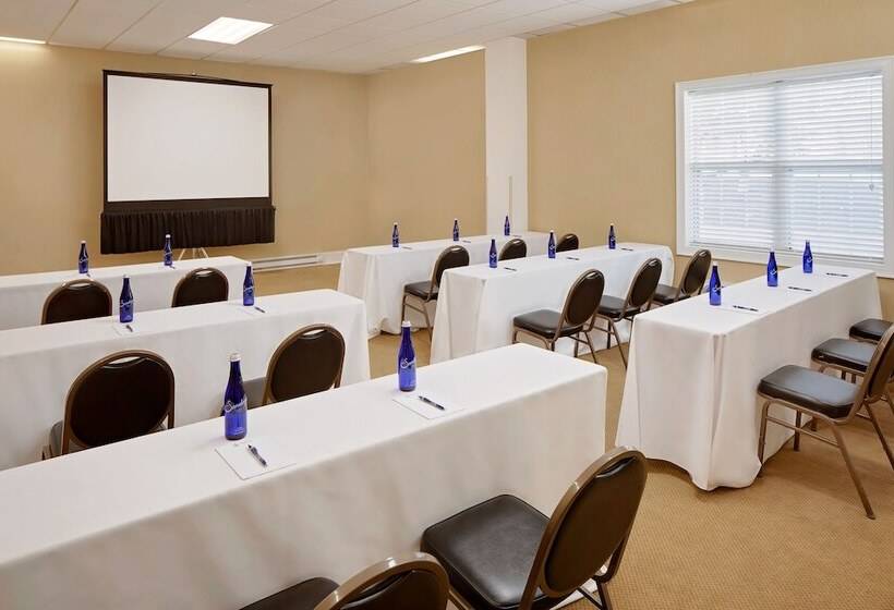 Отель Westford Regency Inn & Conference Center