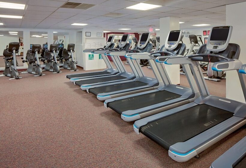 فندق Westford Regency Inn & Conference Center