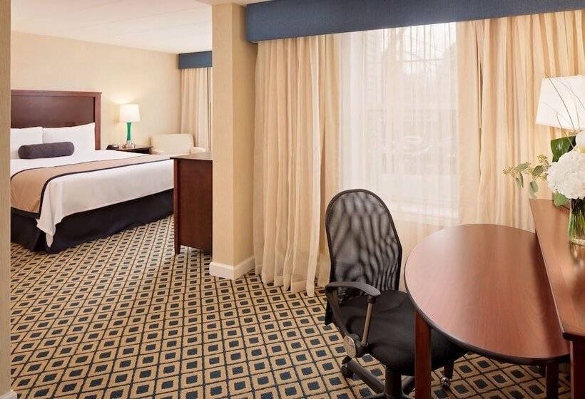 فندق Westford Regency Inn & Conference Center