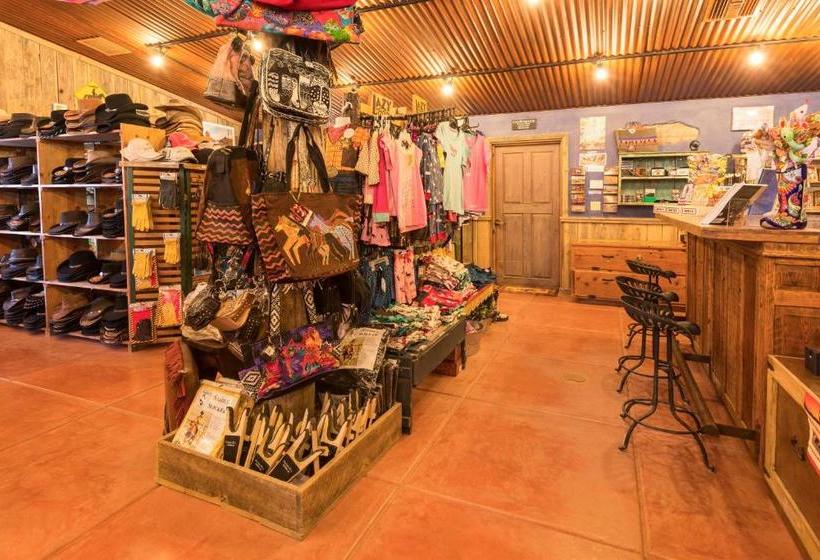 هتل White Stallion Ranch