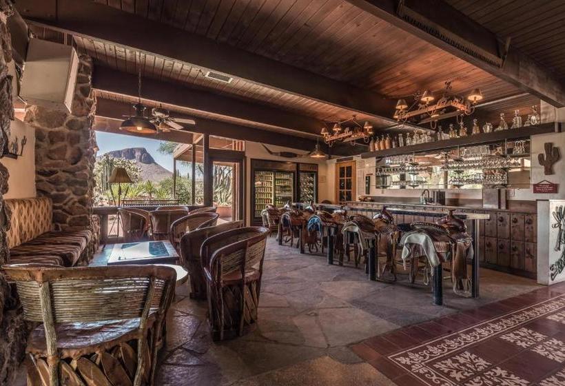 هتل White Stallion Ranch