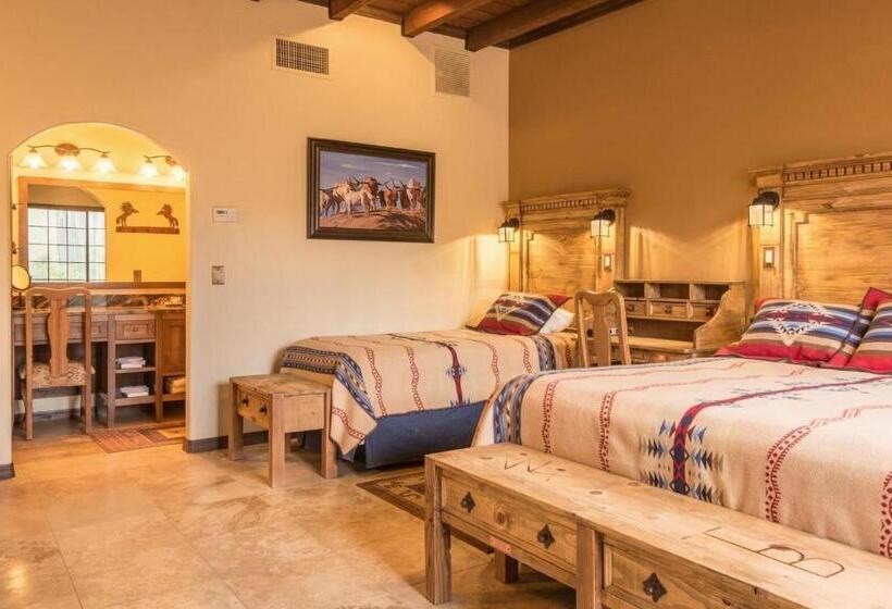 هتل White Stallion Ranch