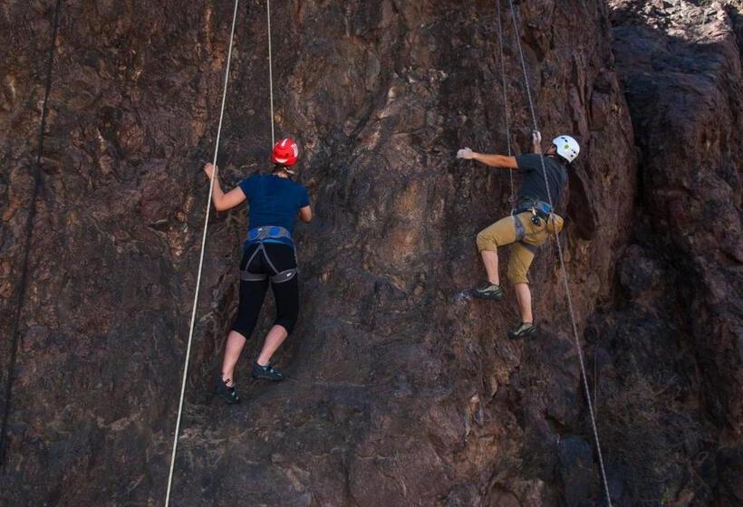 هتل White Stallion Ranch