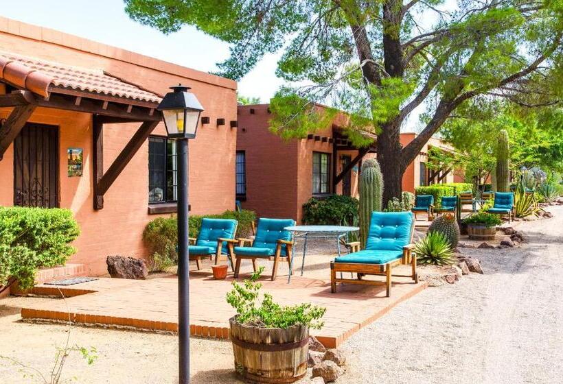 هتل White Stallion Ranch