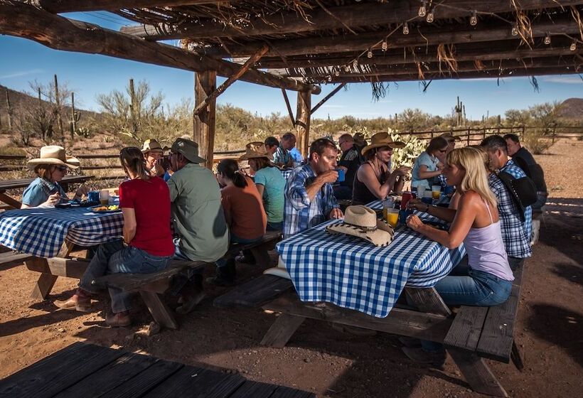 هتل White Stallion Ranch