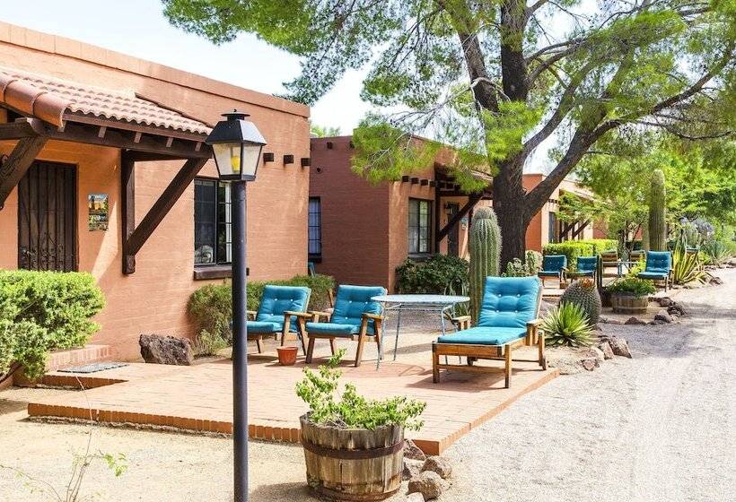 هتل White Stallion Ranch