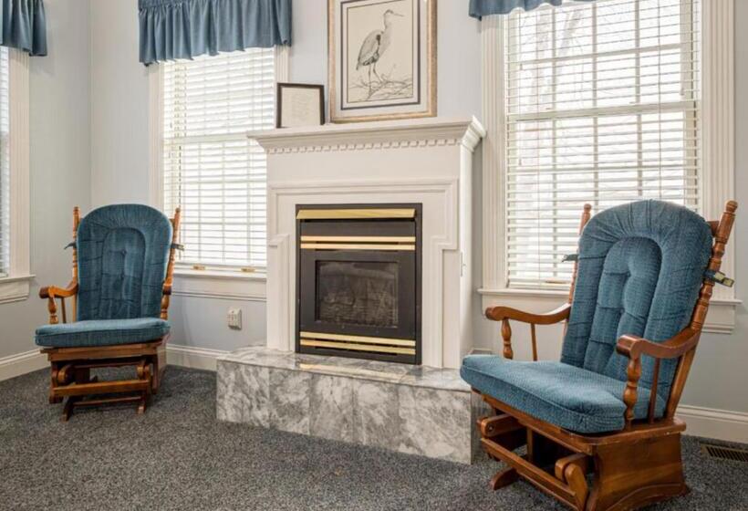 فندق Whitestone Inn