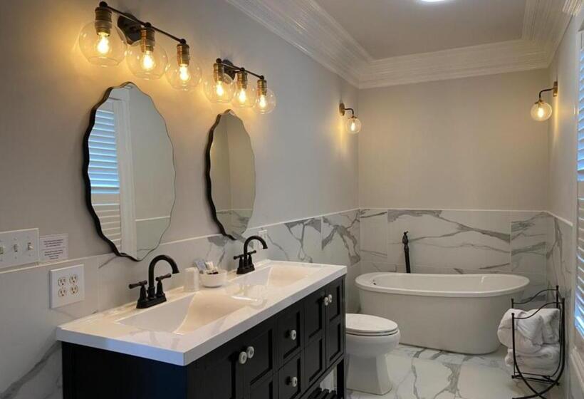 فندق Whitestone Inn