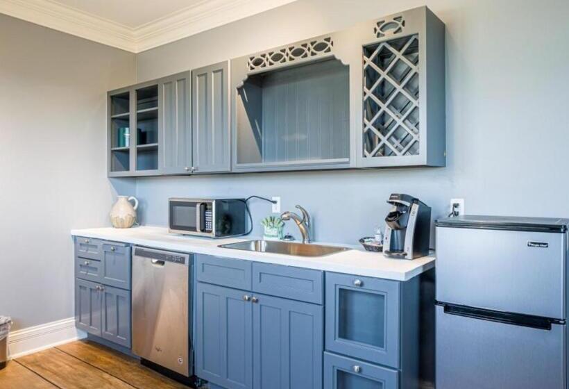 فندق Whitestone Inn