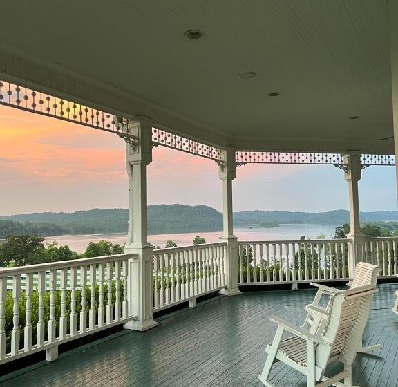 فندق Whitestone Inn