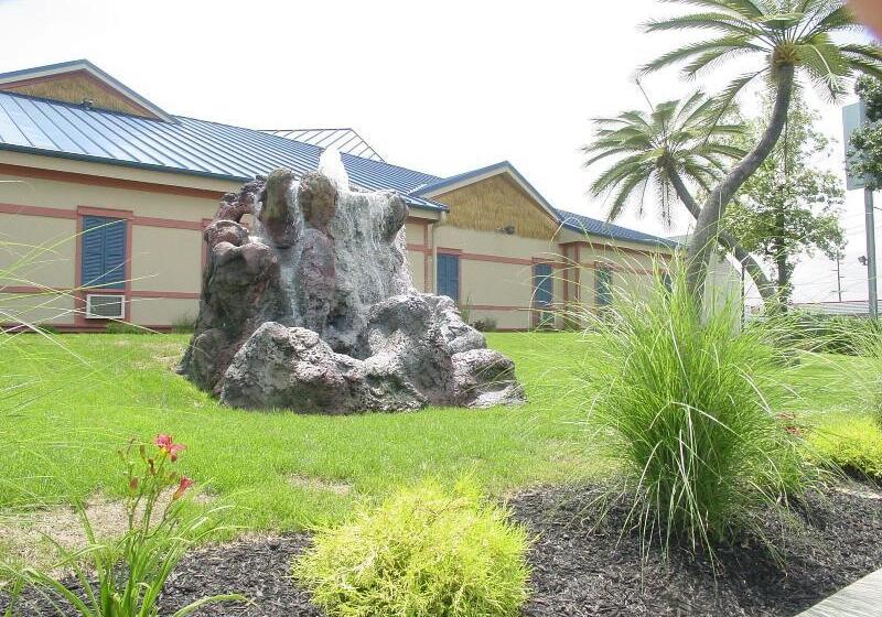 ホテル Wildwood Inn Tropical Dome & Theme Suites