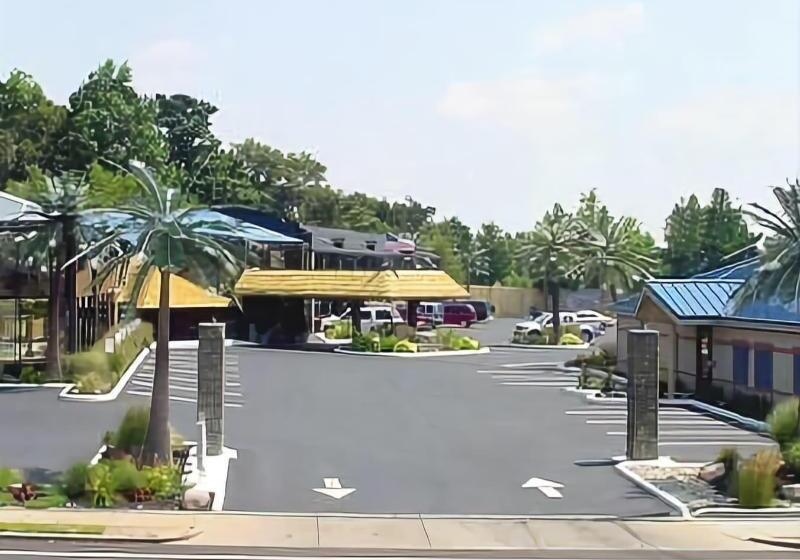 ホテル Wildwood Inn Tropical Dome & Theme Suites