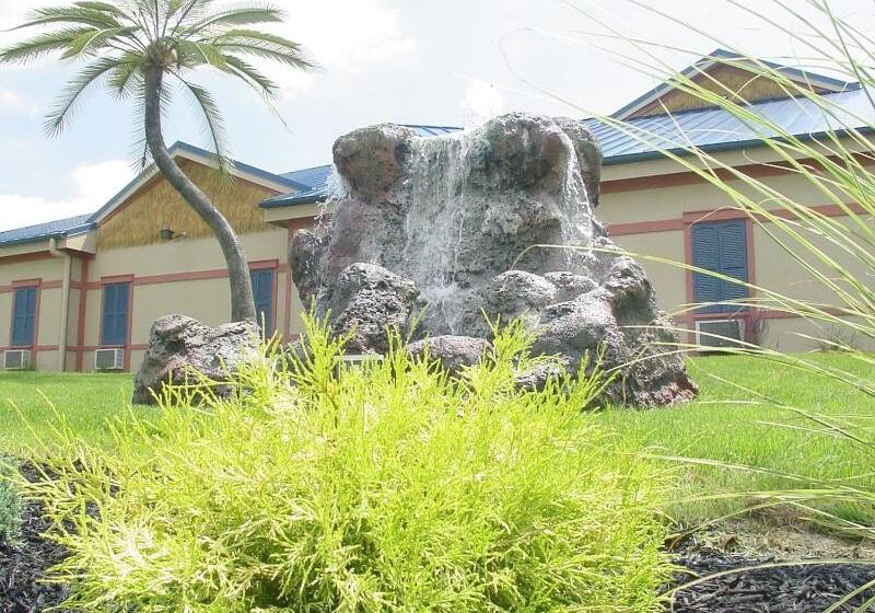 ホテル Wildwood Inn Tropical Dome & Theme Suites