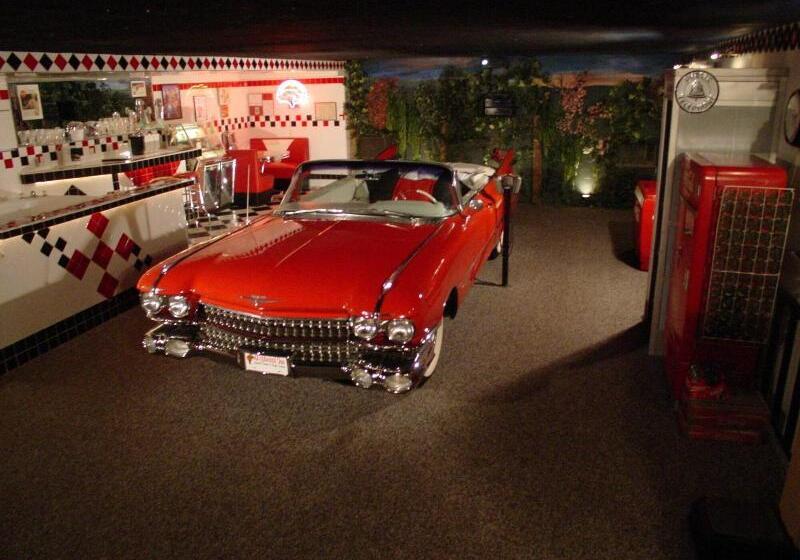 ホテル Wildwood Inn Tropical Dome & Theme Suites