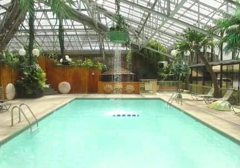 ホテル Wildwood Inn Tropical Dome & Theme Suites