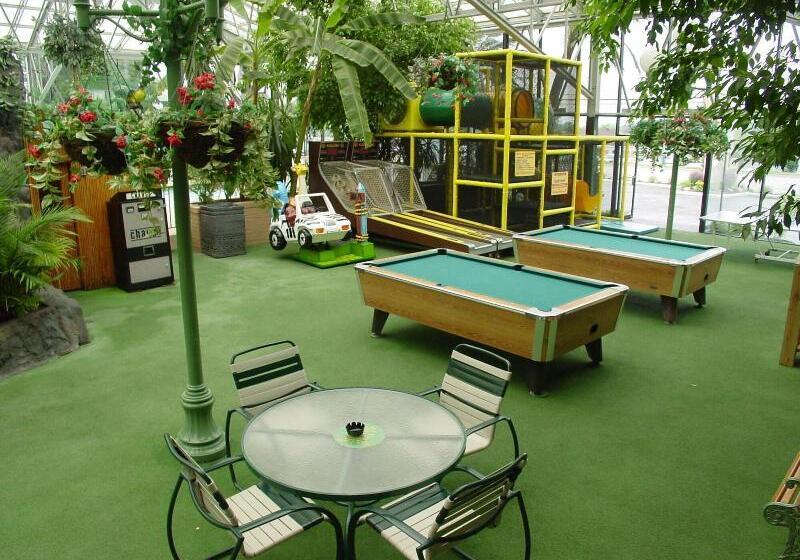 ホテル Wildwood Inn Tropical Dome & Theme Suites