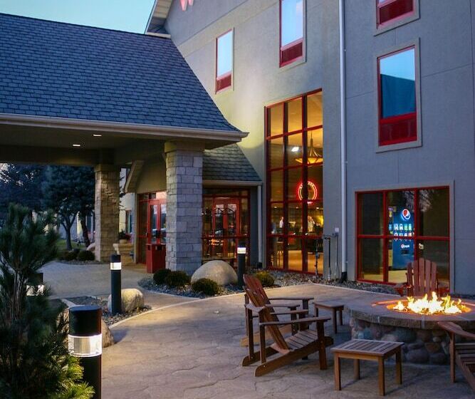 בית מלון כפרי Wildwood Lodge & Suites