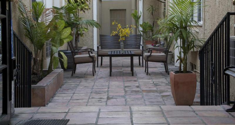 Отель Wilshire Crest