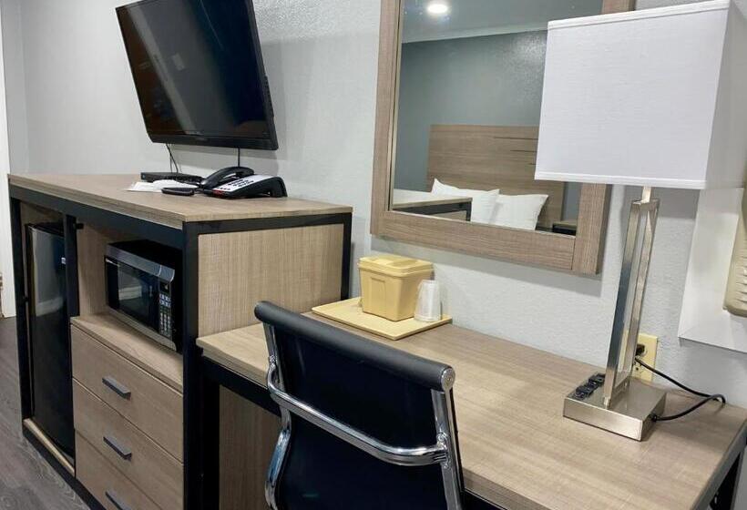 Мотель Budget Host Inn