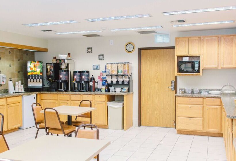 فندق على الطريق Lavissh Inn & Suites