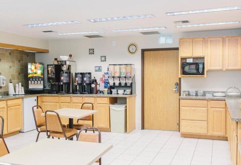 فندق على الطريق Lavissh Inn & Suites