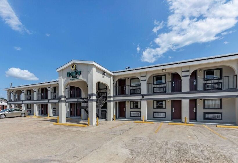 فندق على الطريق Quality Inn