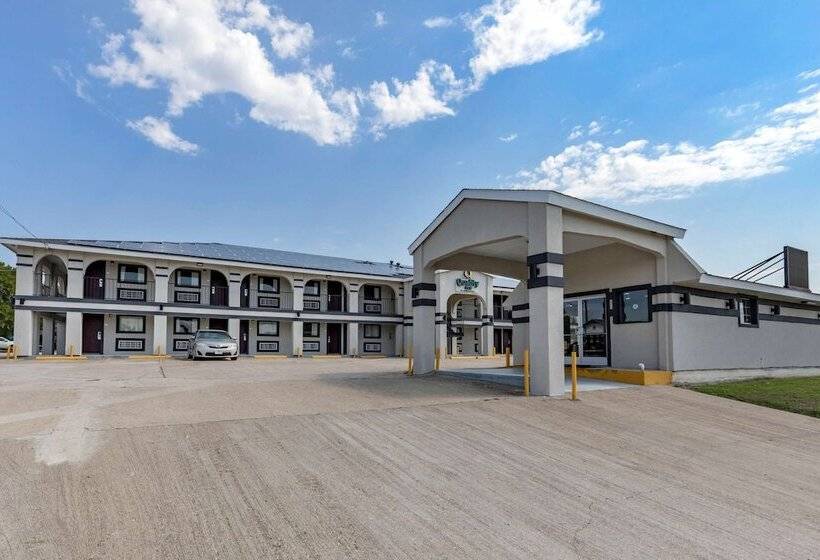 فندق على الطريق Quality Inn