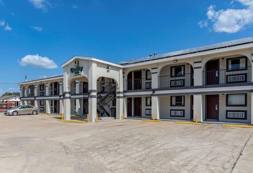 فندق على الطريق Quality Inn