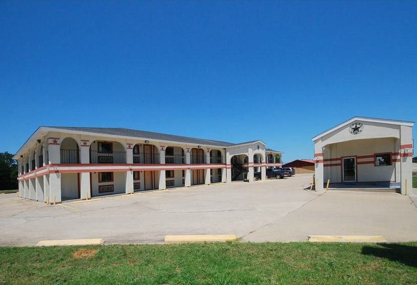 فندق على الطريق Quality Inn