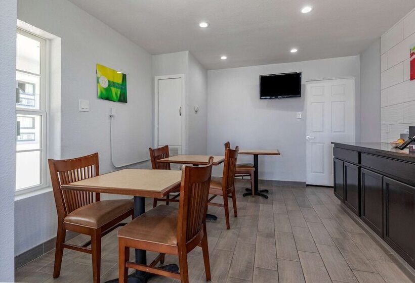 فندق على الطريق Quality Inn