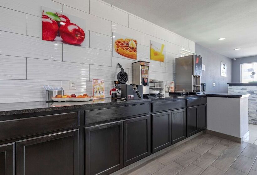 فندق على الطريق Quality Inn